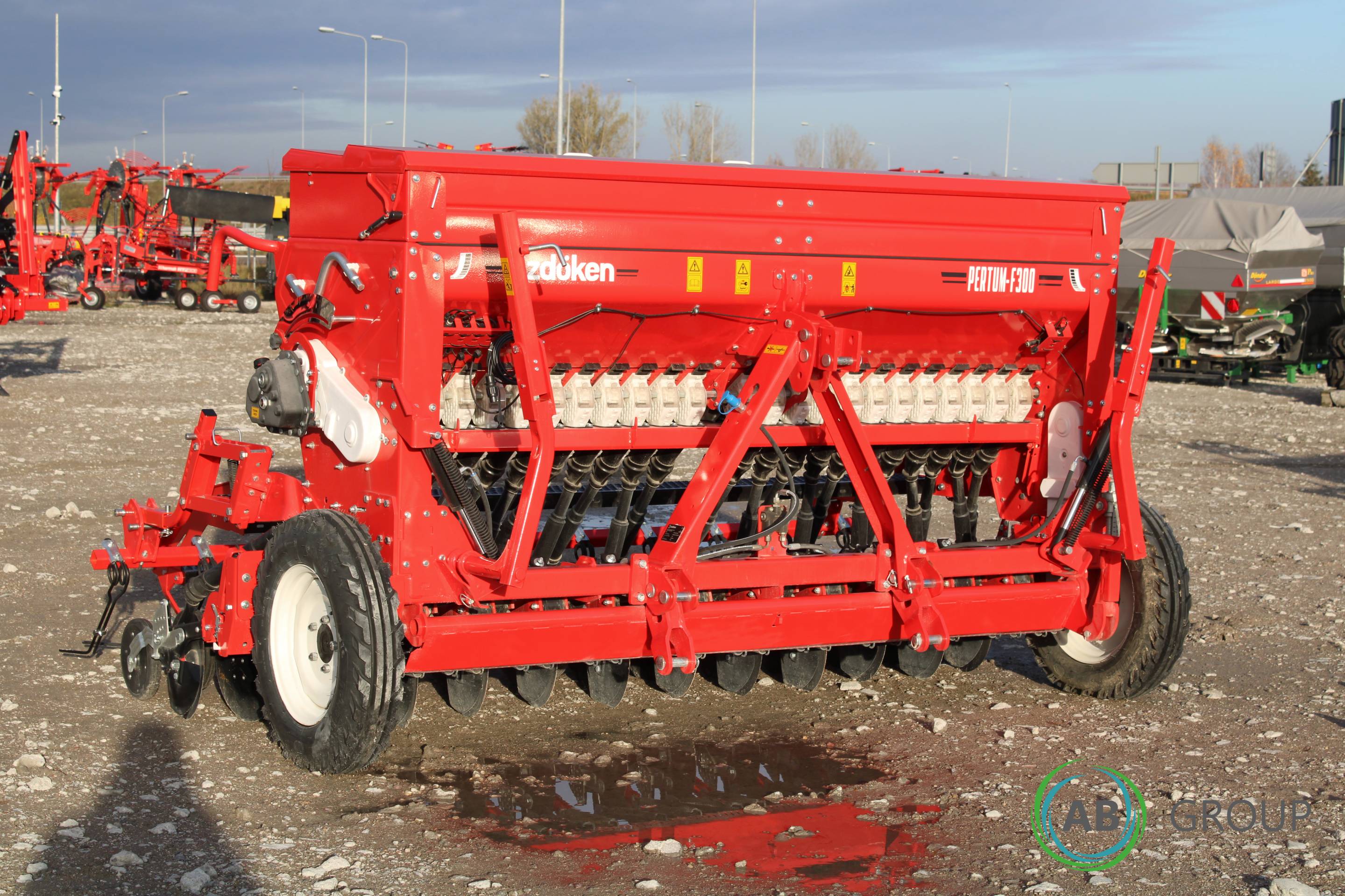 Mechaniczny siewnik zbożowy zaczepiany Ozdoken Pertum F 300 - jednotalerzowy